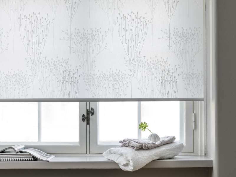 2020-10/inva-ndig-rullgardin-sandatex-kvist-white